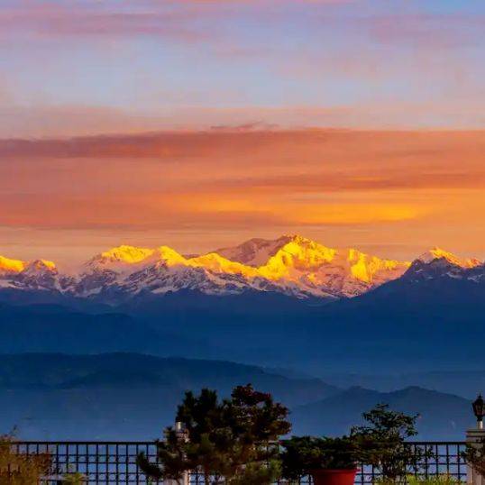 Explore Hills ( Darjeeling , Gangtok , Lachung )